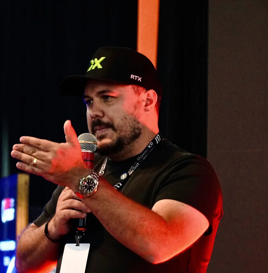 Rafael Tostes durante apresentação na Expo Time Out